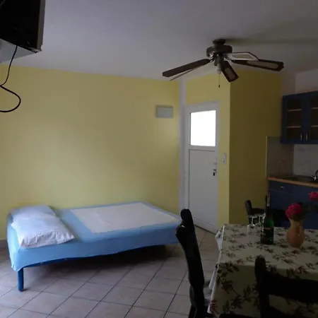 Popi - One Bedroom With Balcony 4