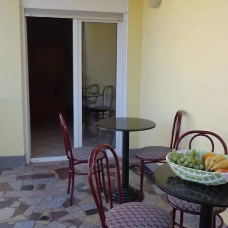 Popi - One Bedroom With Balcony 4 *